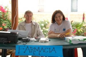 Das Team von der Apotheke: Michael Tierney und Reinhild Holthaus