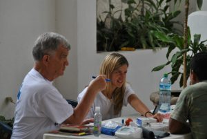 Haben noch zwei Wochen Einsatz in Quintana Roo vor sich: Dr. Gerhard Klein, Neurologe und Psychiater, und Silvia Egervári, die für ihn übersetzt.