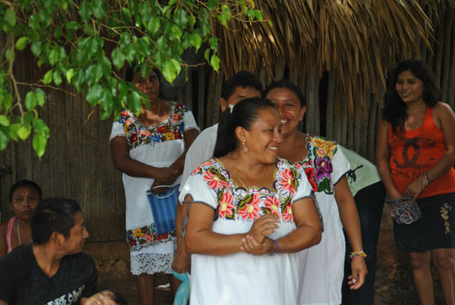 Wie die Maya heute leben: Kleidung – Medical Mission Network