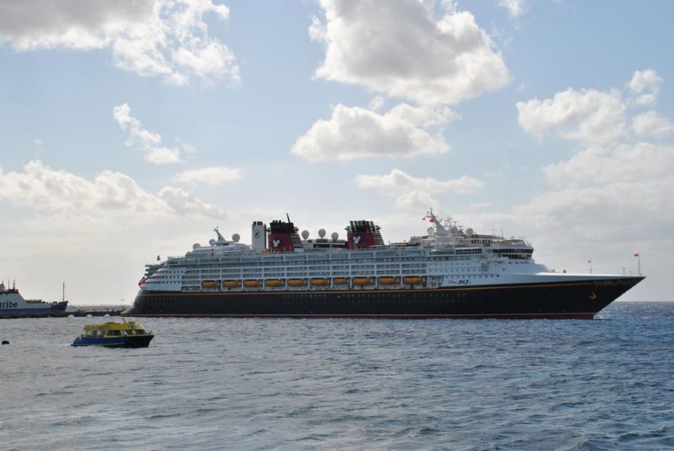 Ein Kreuzfahrtschiff vor Cozumel