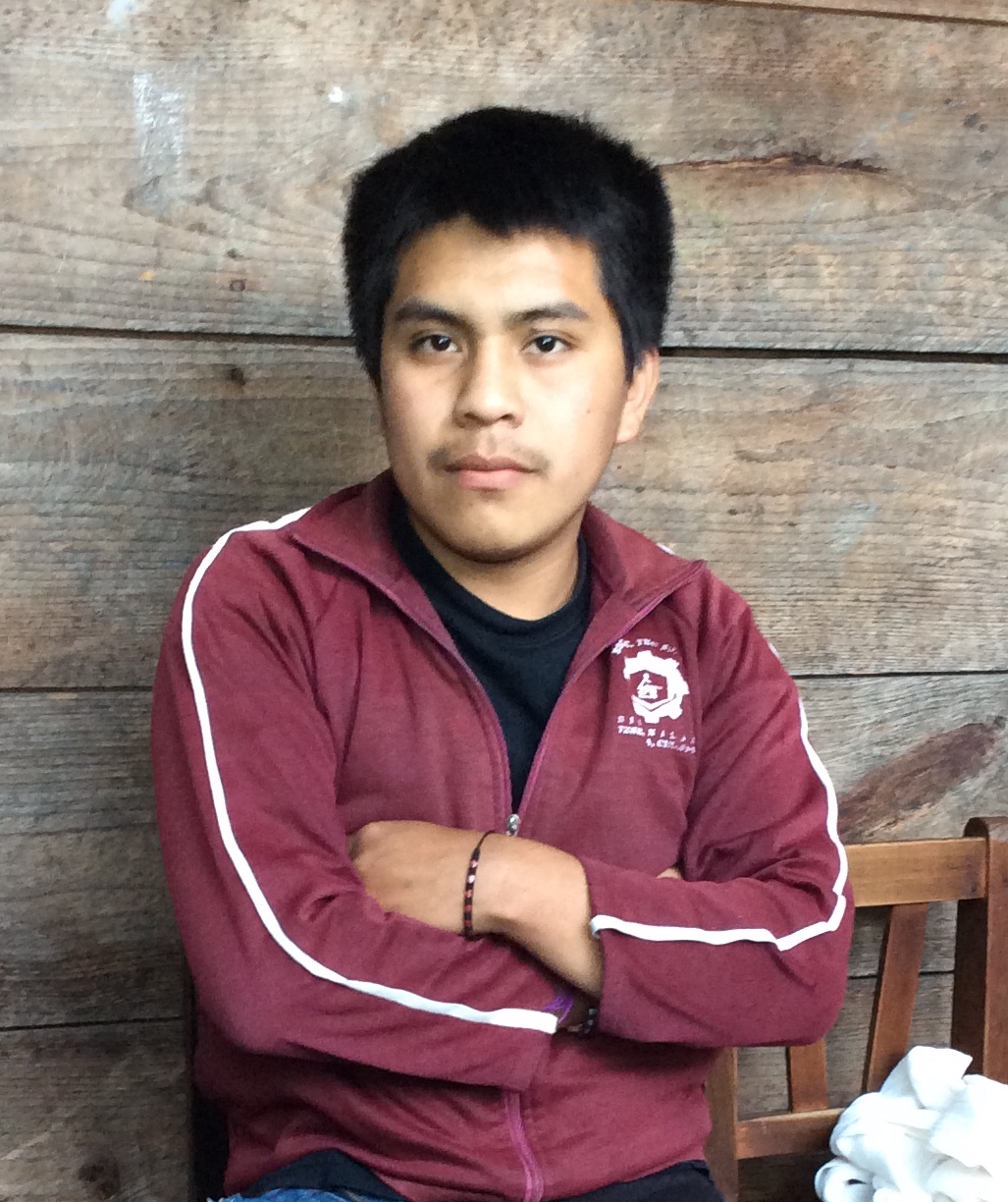 Der 20-jährige Alonso Méndez hat vor zwei Jahren bei einem Unfall sein linkes Bein verloren. Er braucht dringend eine Prothese. Mehr Informationen finden Sie unter dem Artikel.