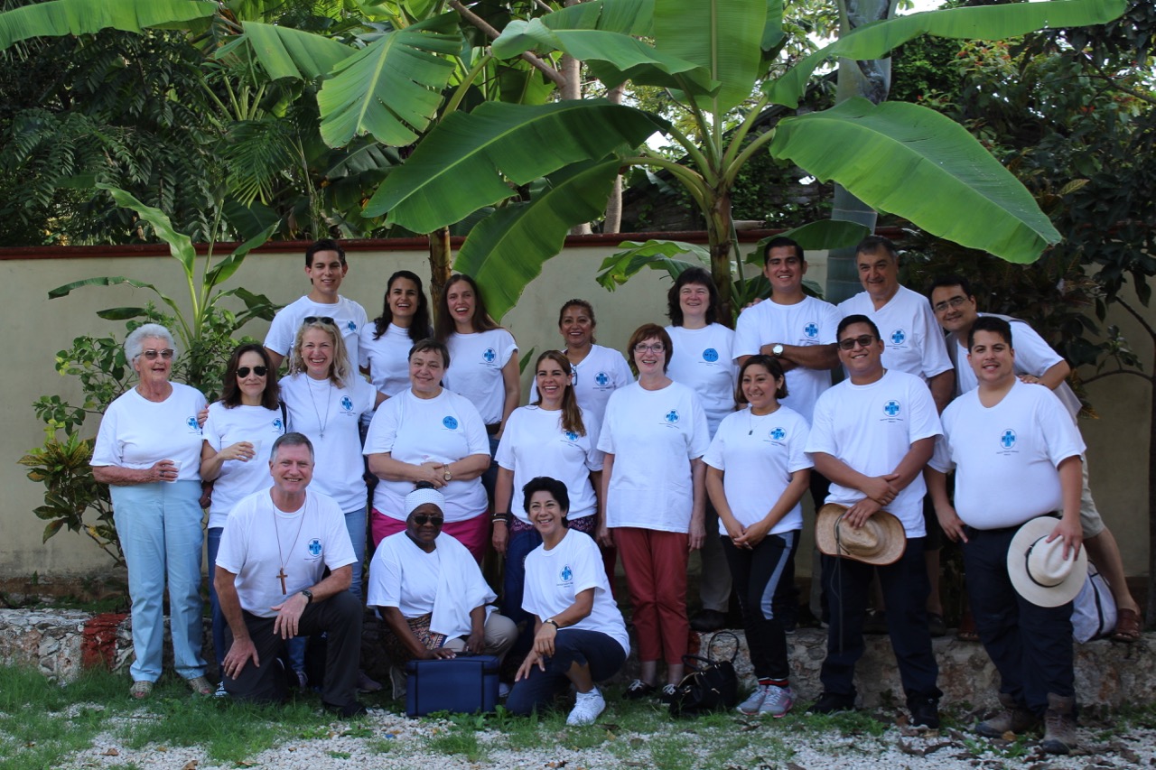 Heute hat unser neuer Einsatz begonnen. Ein Team mit Teilnehmern aus Deutschland, Irland und Mexiko ist zwei Wochen lang im mexikanischen Bundesstaat Quintana Roo und Bacalar unterwegs. Die Teilnehmer sind am Wochenende in Playa del Carmen eingetroffen, von dort ging es per Bus weiter in den Süden, nach Bacalar. Dort werden wir eine Woche lang bleiben, bevor wir nach Felipe Carrillo Puerto weiterreisen. Am ersten Tag haben wir mehr als hundert Patienten behandelt.